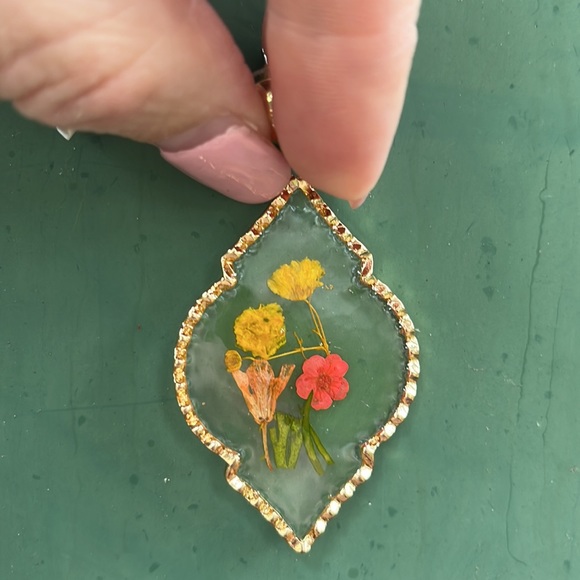 Handmade Real Pressed Dried Flower Botanical Resin
Earrings - Picture 11 of 14